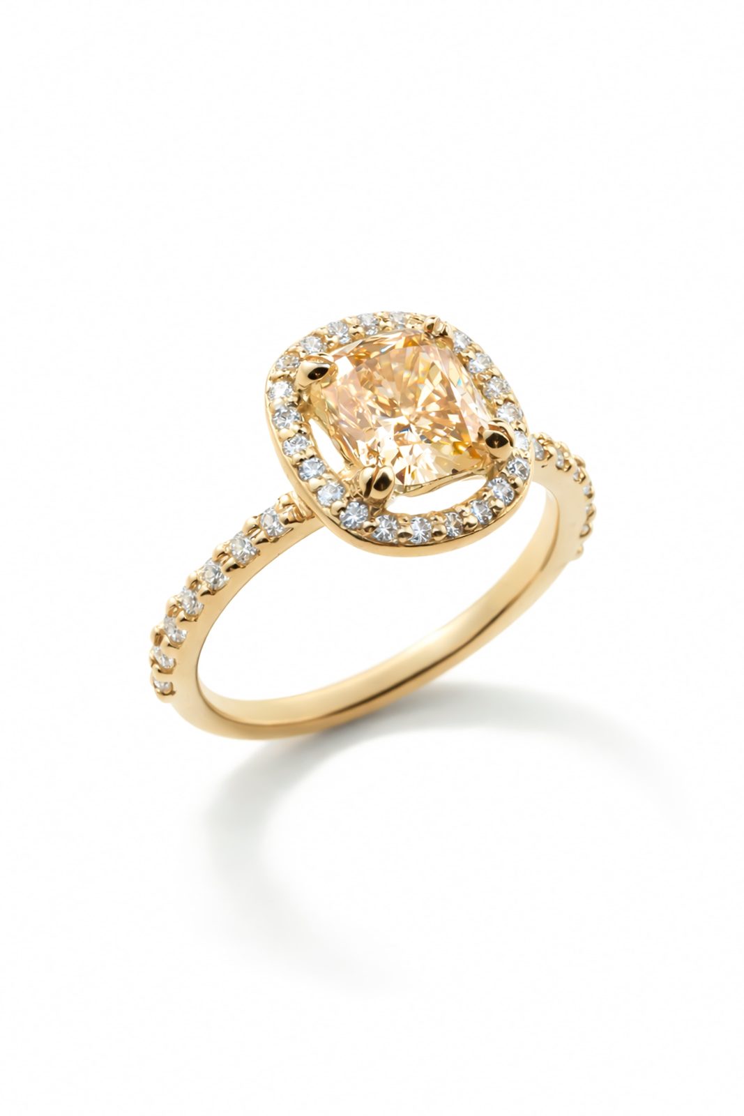 Anillo de Compromiso Halo Cushion de Diamante Amarillo