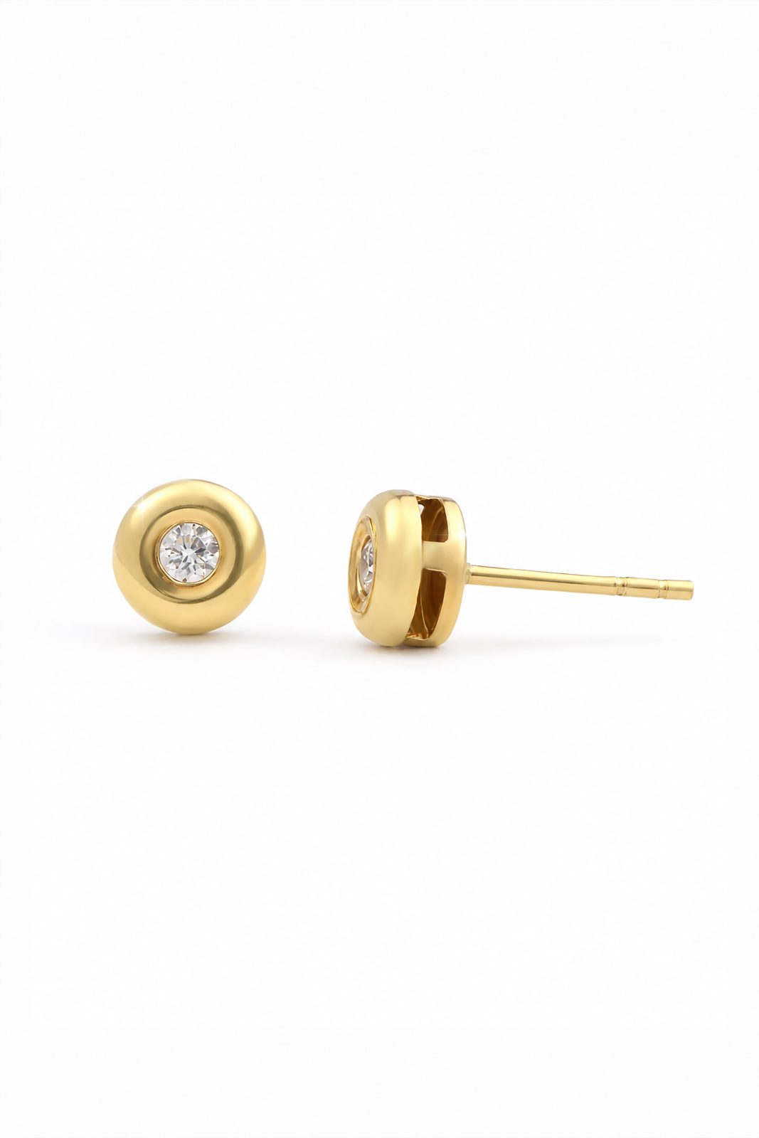 Aretes Punto de Luz Estilo Dona en Oro Amarillo con Diamante