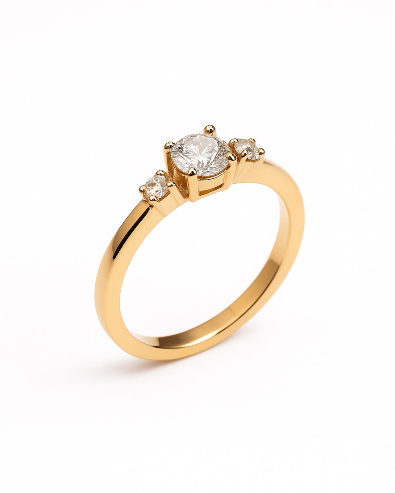 Anillo Solitario Trilogy en Oro Amarillo con Diamantes