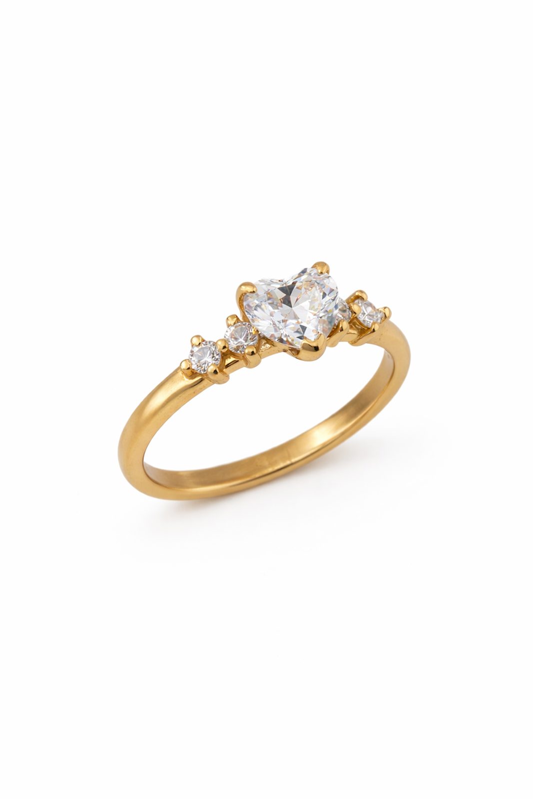 Anillo Solitario en Oro Amarillo con Diamante Corte Corazón y Acentos Laterales