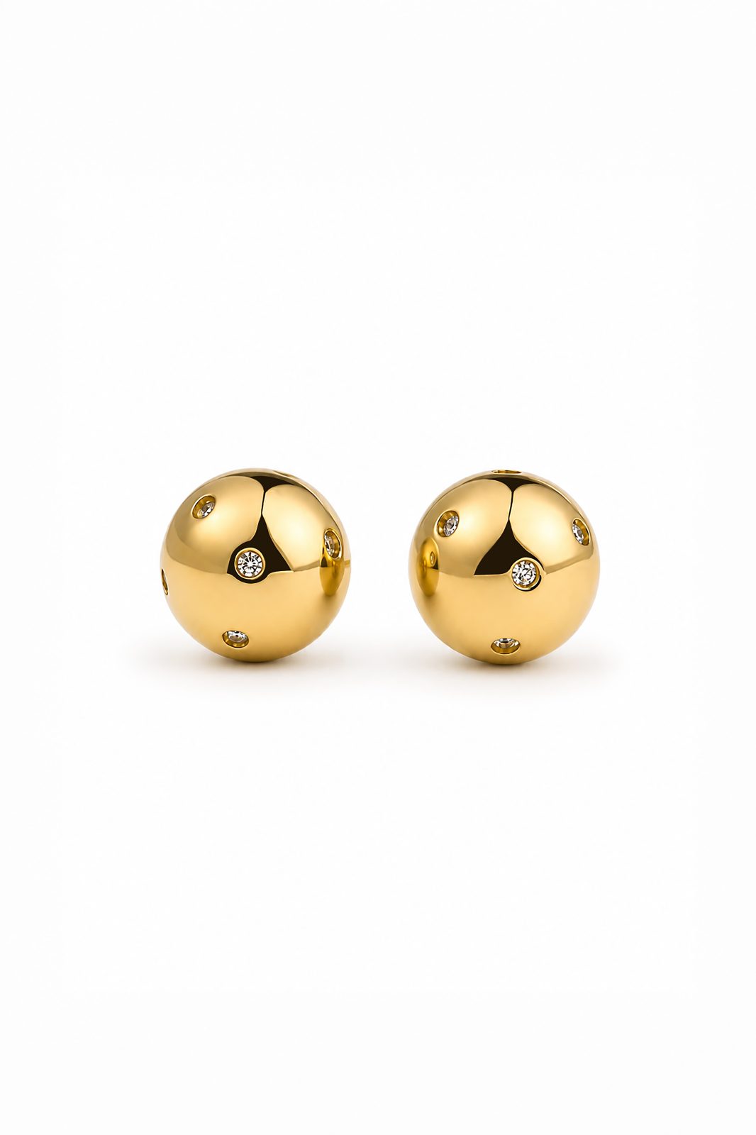 Aretes Bomba en Oro Amarillo con Diamantes Incrustados