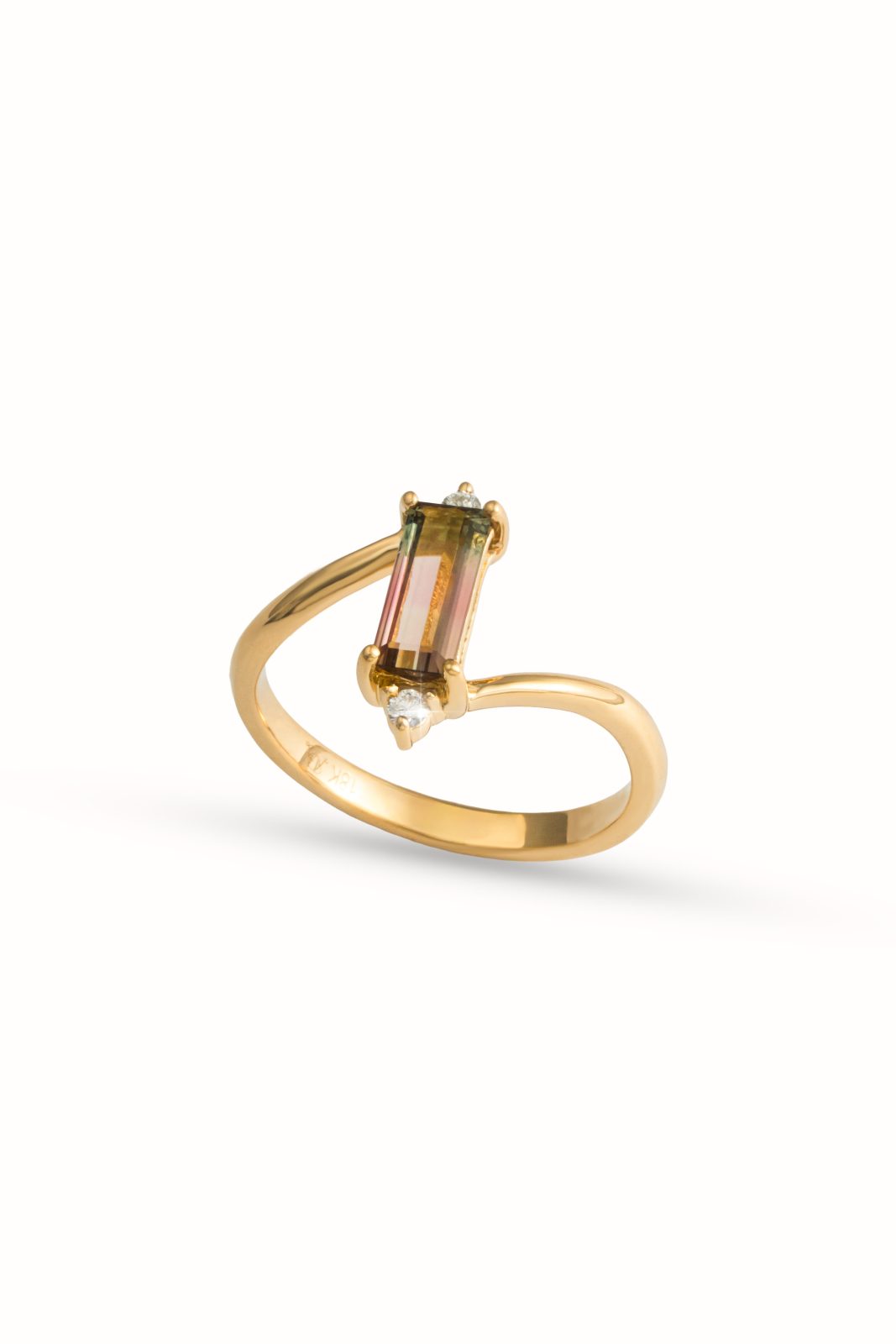 Anillo Turmalina Sandía Baguette en Oro Amarillo con Diamantes