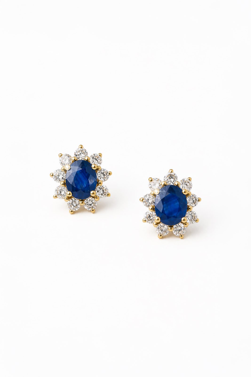 Aretes Roseta Zafiro Oval con Halo de Diamantes estilo Lady Di