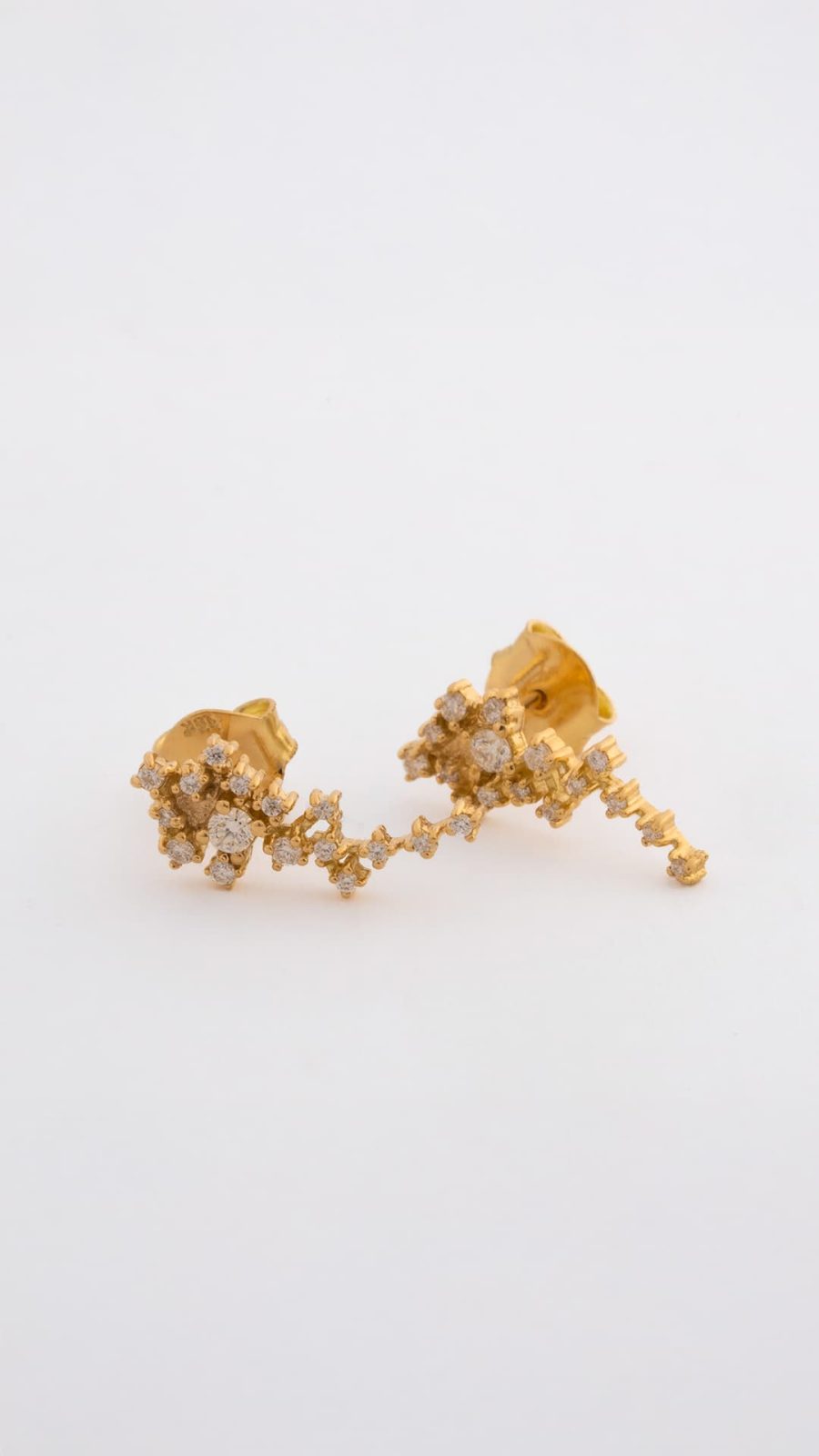 Aretes Trepadores Lluvia de Diamantes en Oro Amarillo