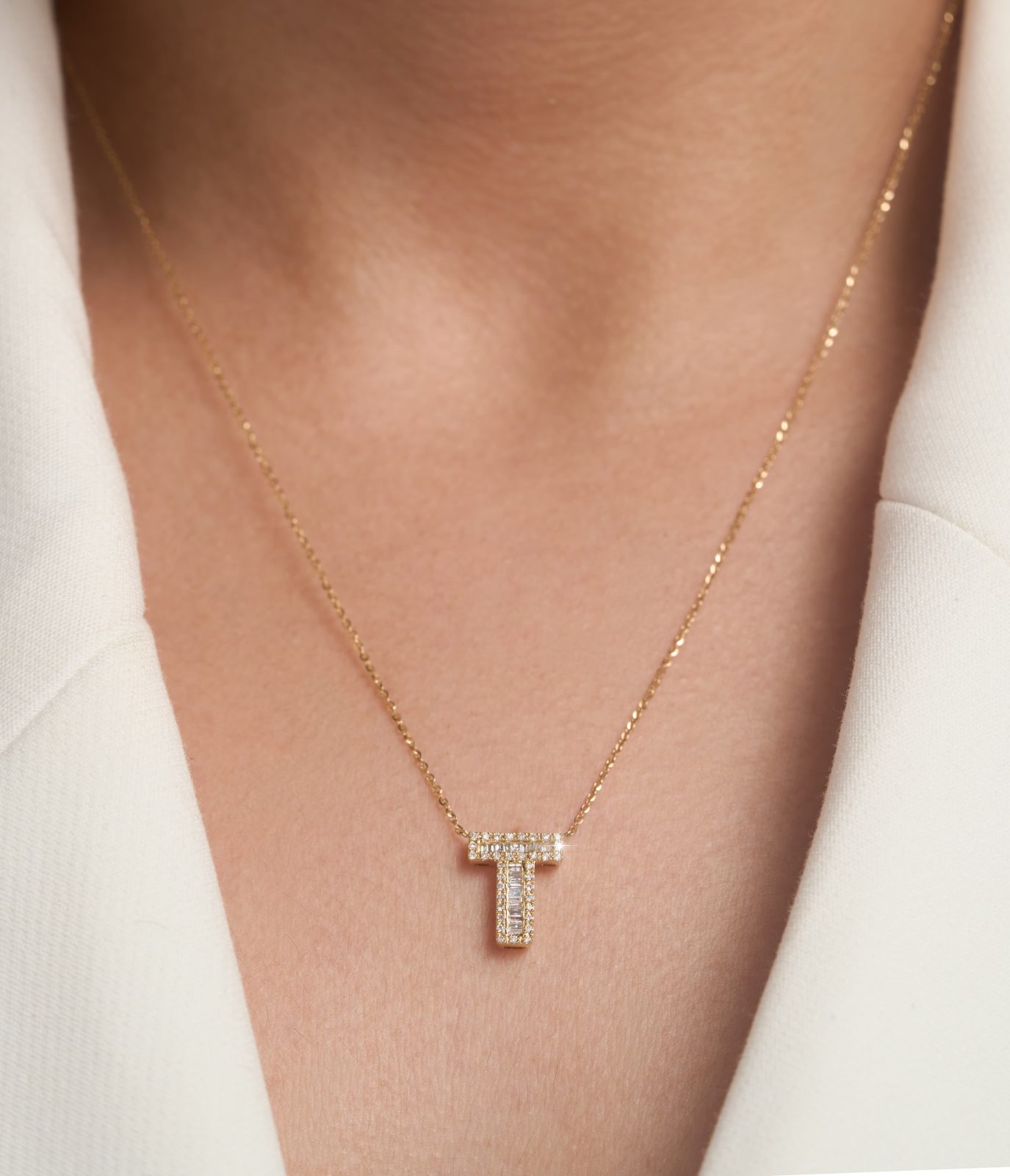 Collar con Dije Letra T