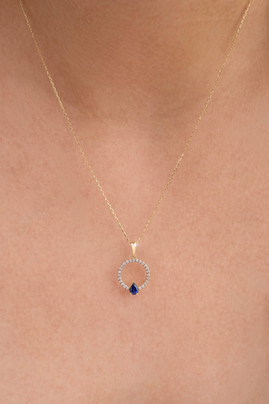 Collar Circulo y Gota Rubi