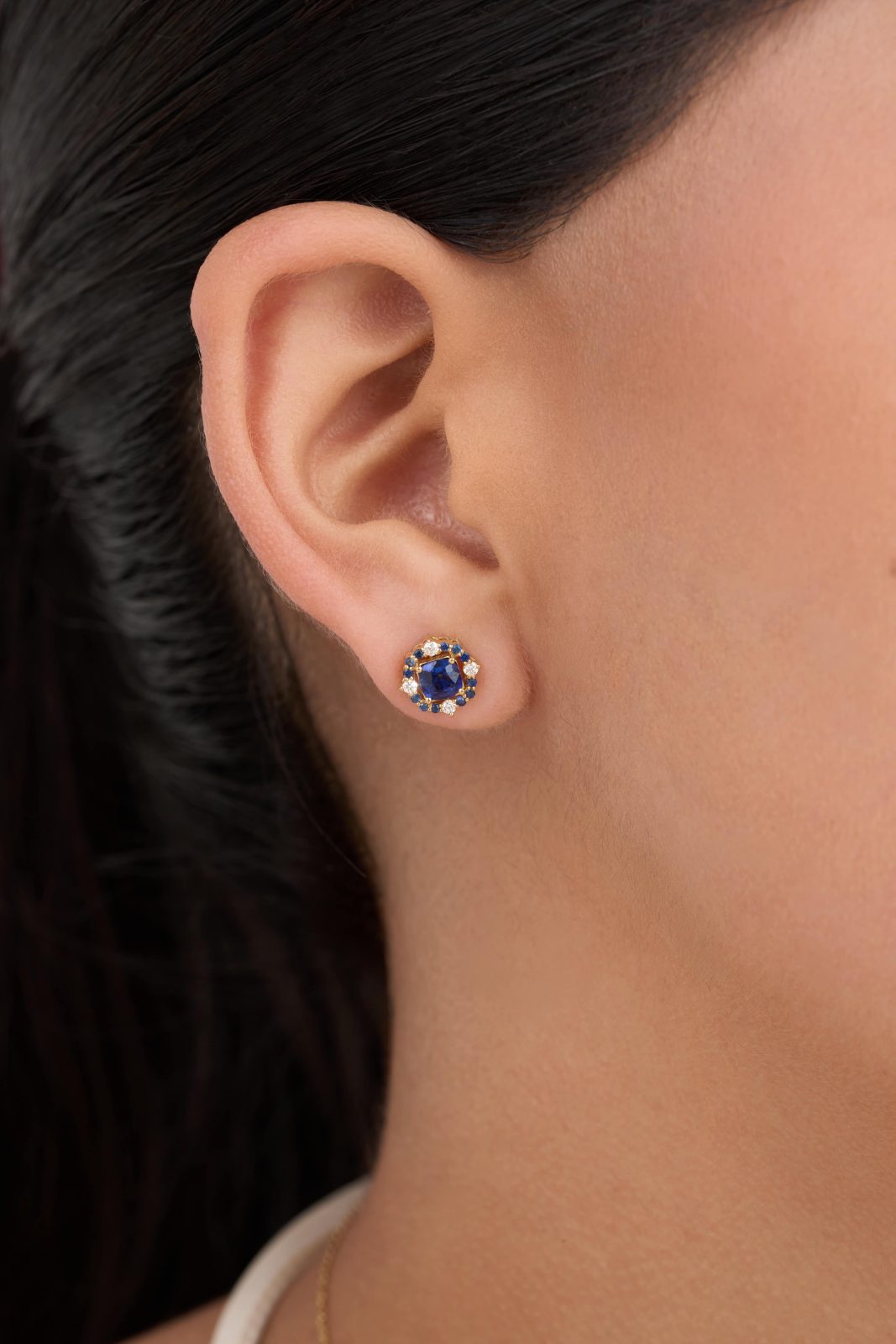 Aretes con Zafiro Cushion