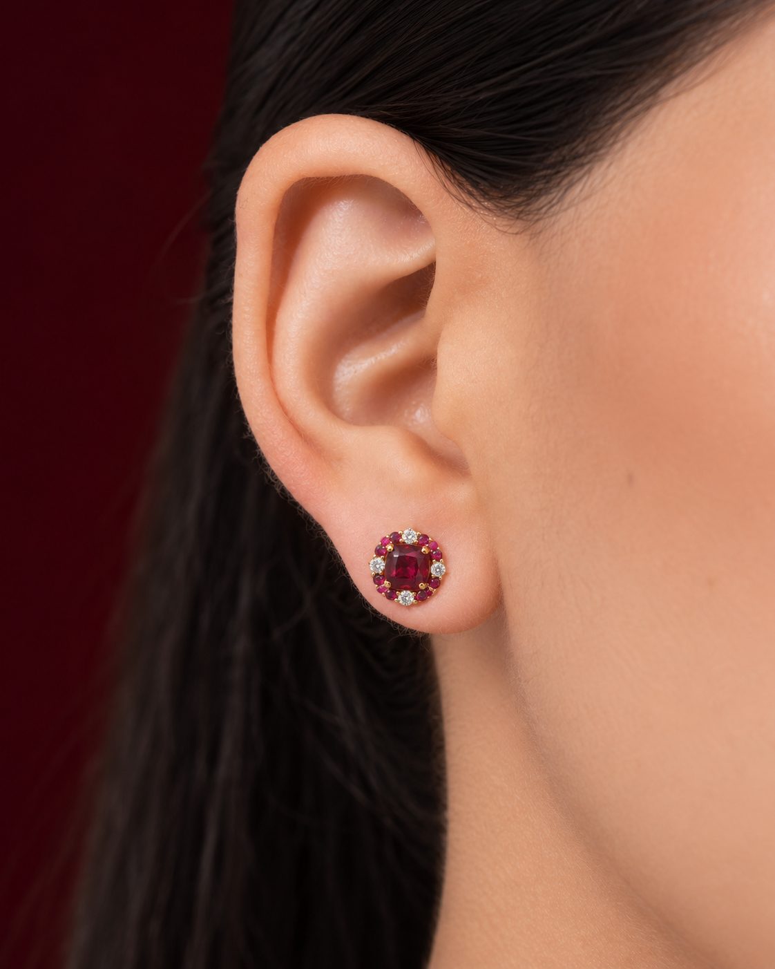 Aretes Corte Cushion Rubí y Halo de Diamantes